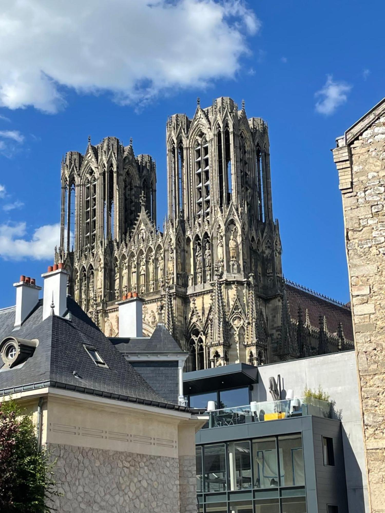 Apartamento Duplex Hammam Au Pied De La Cathedrale Avec Vue Reims Exterior foto